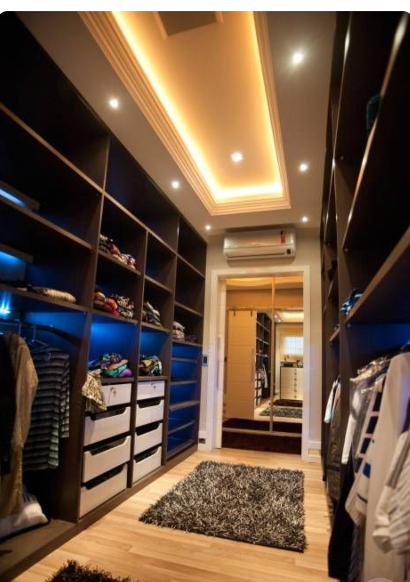 Большая открытая гардеробная комната с комбинированным наполнением Екатеринбург