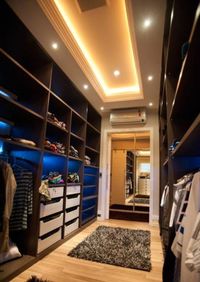 Большая открытая гардеробная комната с комбинированным наполнением Екатеринбург
